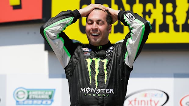 Sam-Hornish-Charlie-Neibergall-AP.jpg
